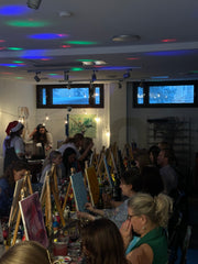 La 20.12. Paints and Wine special: Xmas Party with DJ Kenno & Kissan viikset