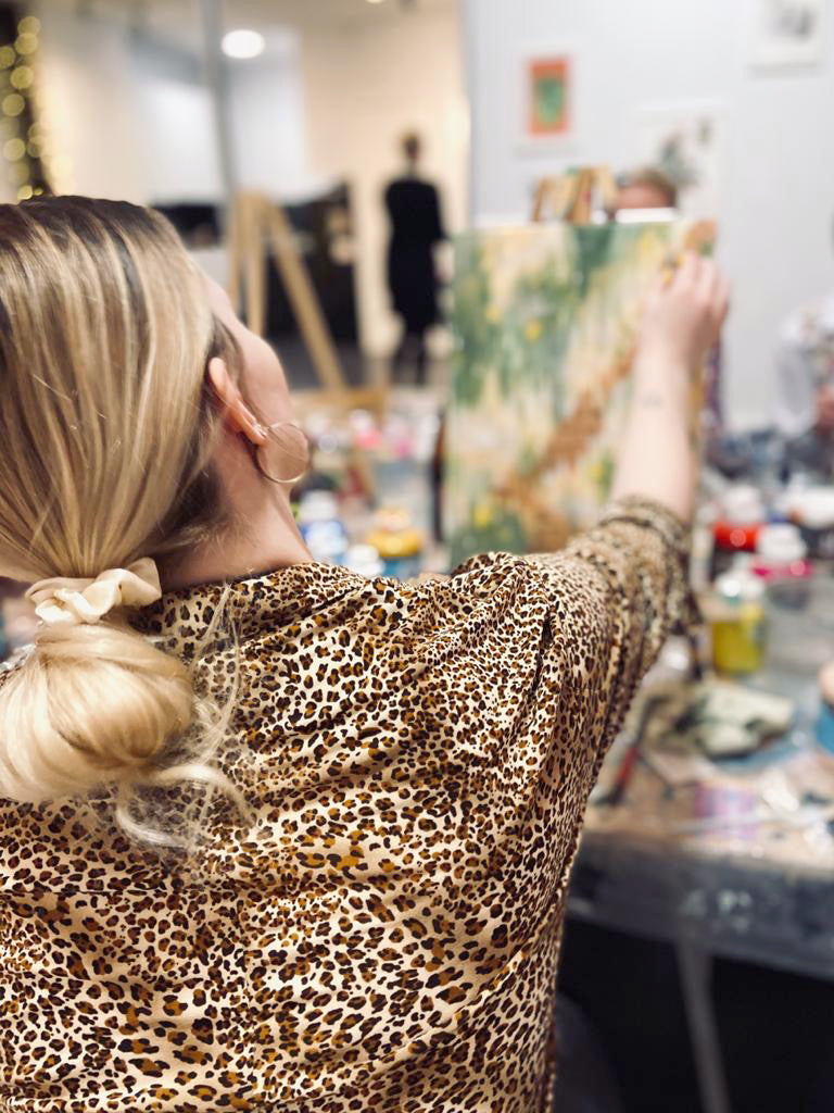 Meistä Paints and Friends Viiniä ja maalausta Helsinki